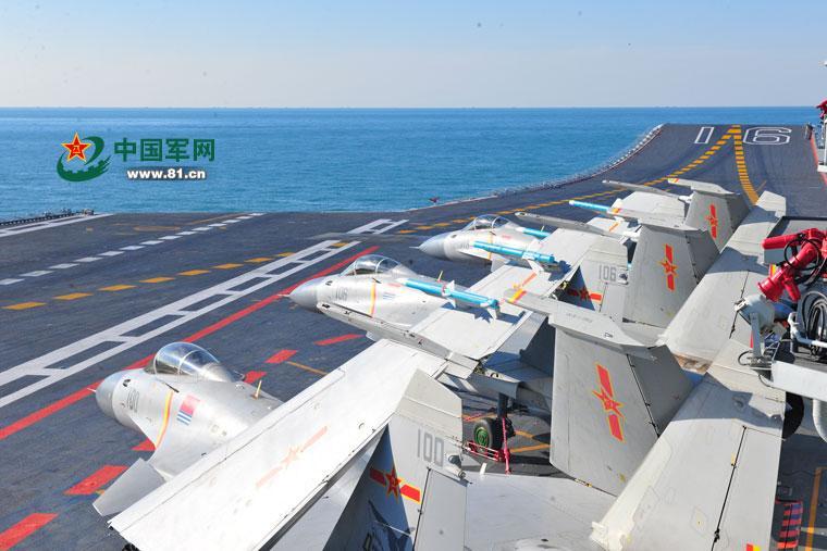 Exercices militaires sur le porte-avions Liaoning