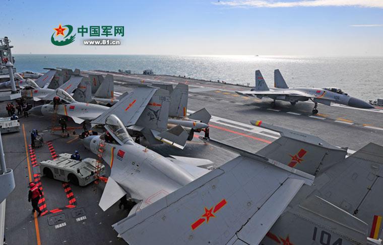 Exercices militaires sur le porte-avions Liaoning