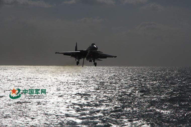 Exercices militaires sur le porte-avions Liaoning