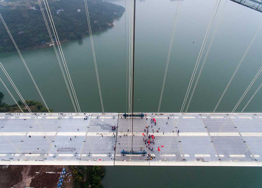 Le plus long pont suspendu de la zone des Trois Gorges franchit une nouvelle étape