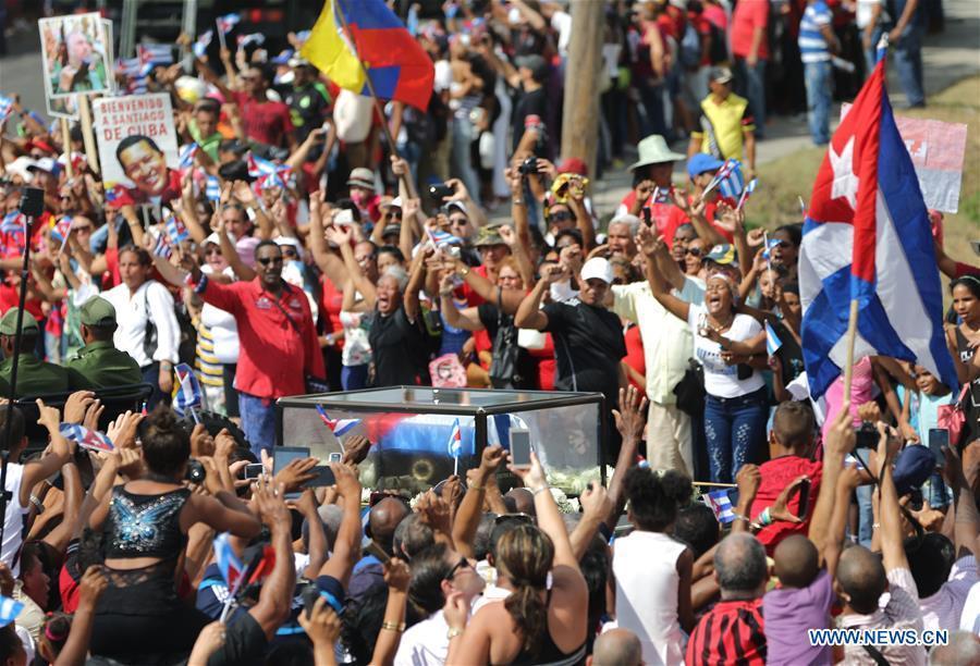 Les cendres de Fidel Castro arrivent à Santiago de Cuba, leur dernière étape