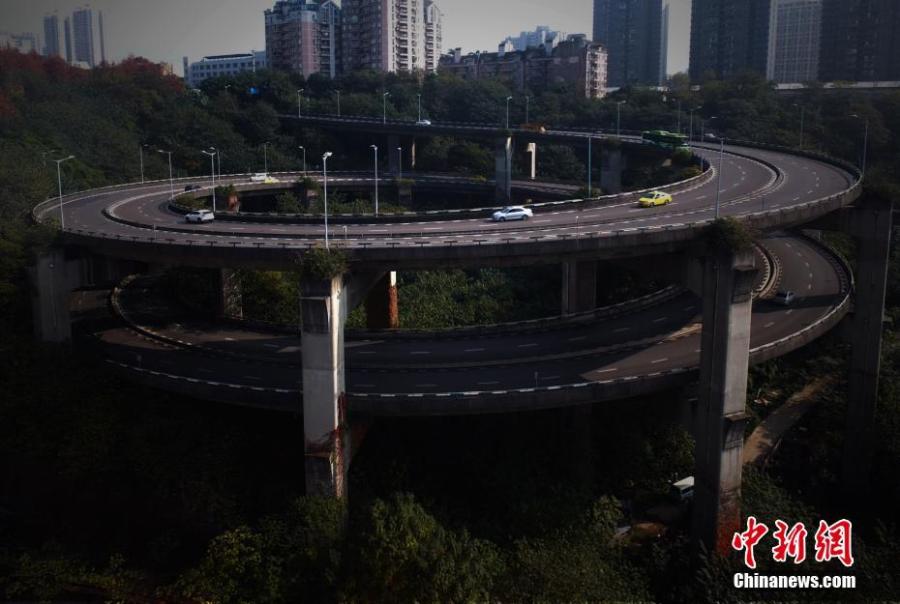 Chonqing?: un pont en spirale qui donne le tournis