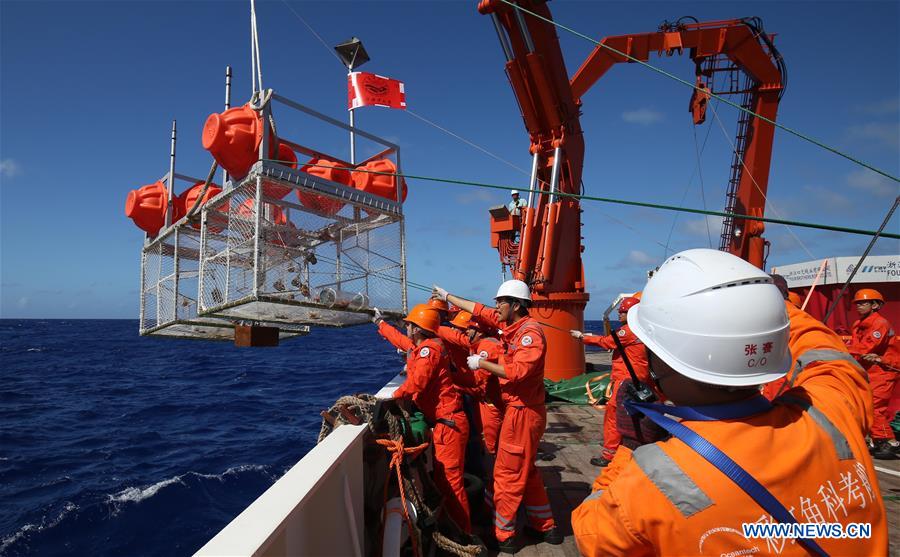 Des submersibles non habités chinois descendent à 10.000 mètres de profondeur