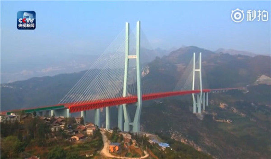 Ouverture du plus haut pont du monde dans le Guizhou