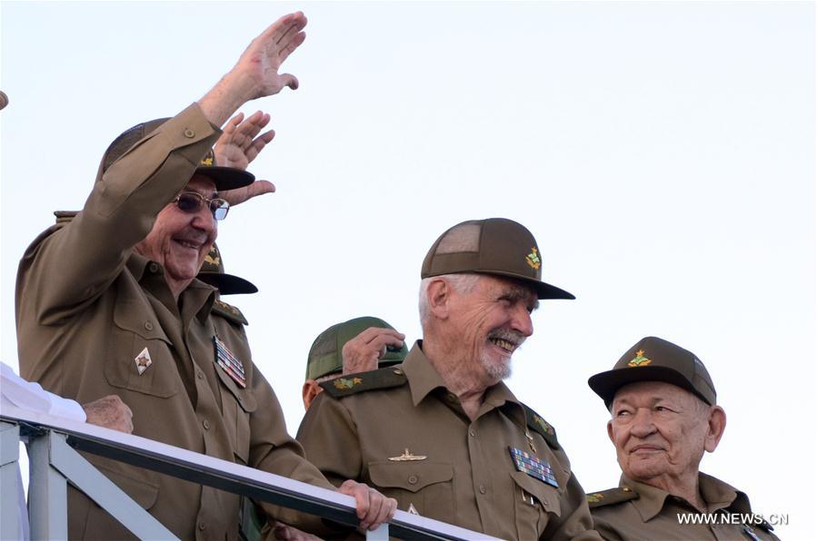 Cuba : défilé militaire à La Havane