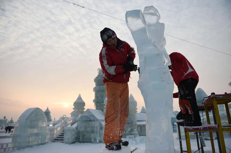 Concours de sculptures sur glace à Harbin