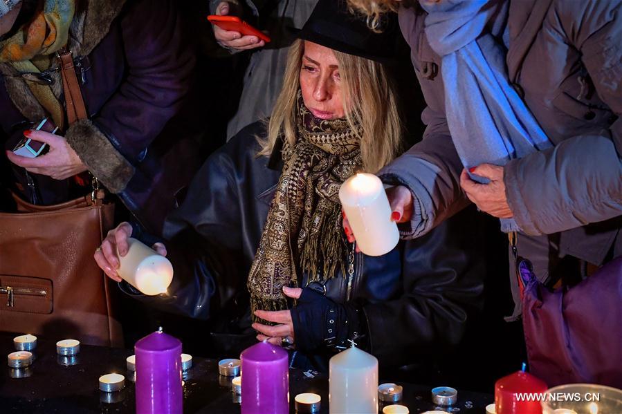 France : hommage aux victimes de l'attentat contre Charlie Hebdo à Paris