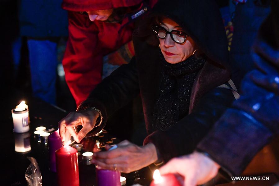 France : hommage aux victimes de l'attentat contre Charlie Hebdo à Paris