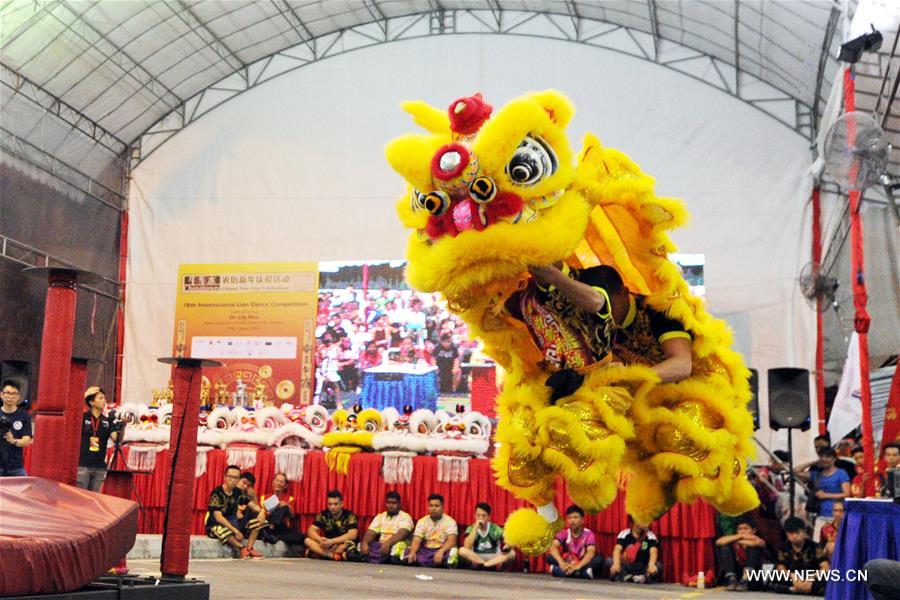 Singapour : concours de danse du lion