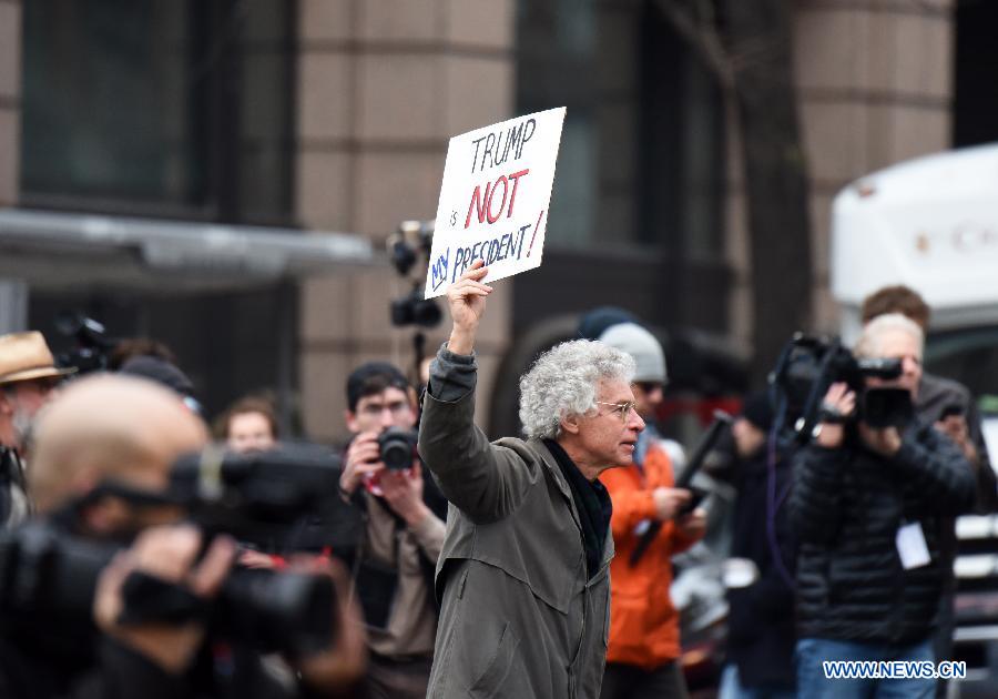 Près d'une centaine d'arrestations dans des heurts entre police et manifestants après la cérémonie d'investiture de Donald Trump