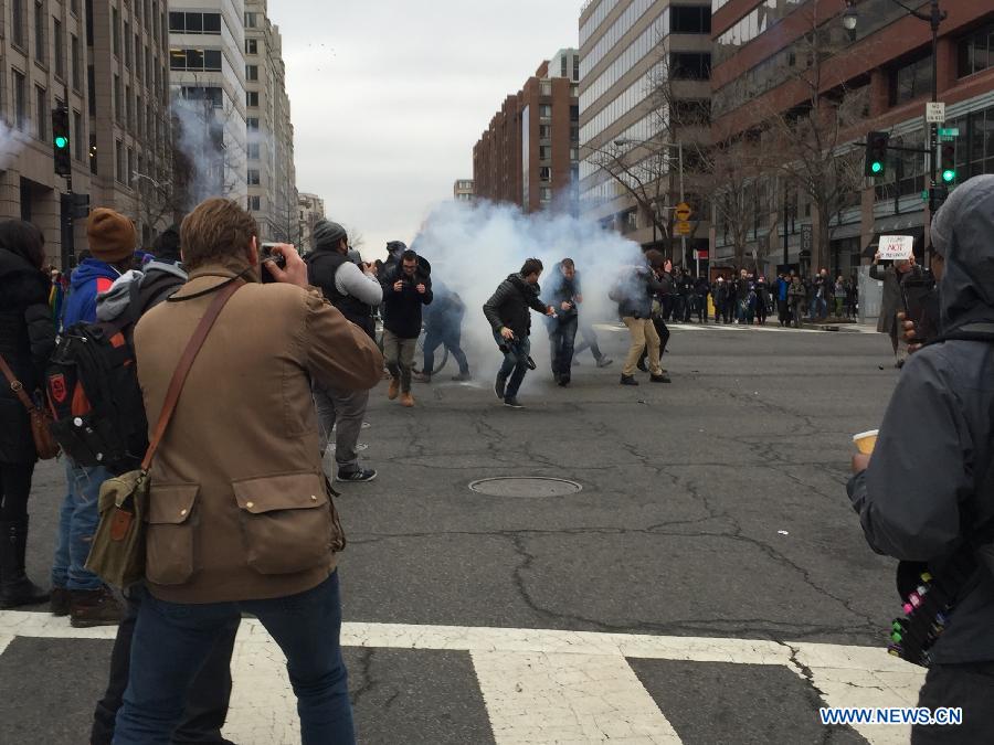 Près d'une centaine d'arrestations dans des heurts entre police et manifestants après la cérémonie d'investiture de Donald Trump