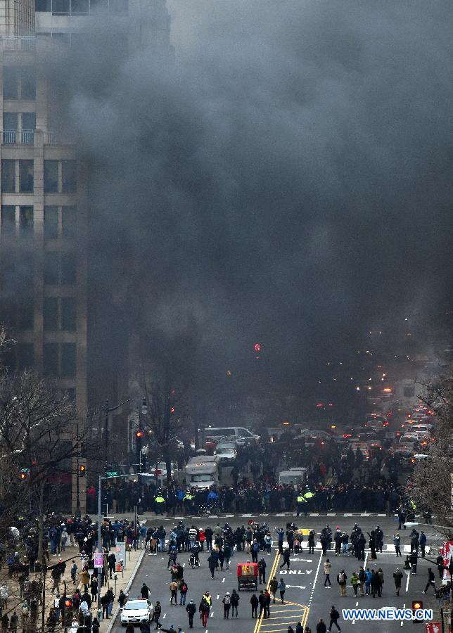 Près d'une centaine d'arrestations dans des heurts entre police et manifestants après la cérémonie d'investiture de Donald Trump