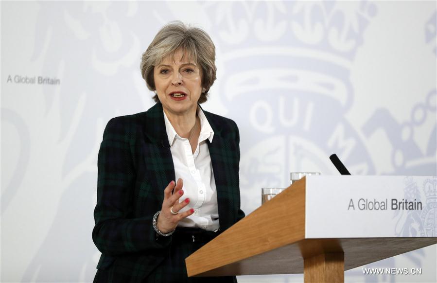 Theresa May dévoile sa stratégie industrielle post-Brexit