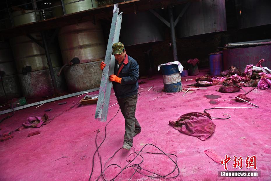 Démantèlement d'une usine de peinture polluante dans le Shanxi 