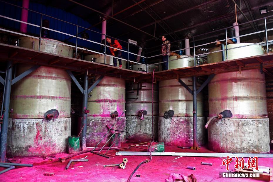 Démantèlement d'une usine de peinture polluante dans le Shanxi 