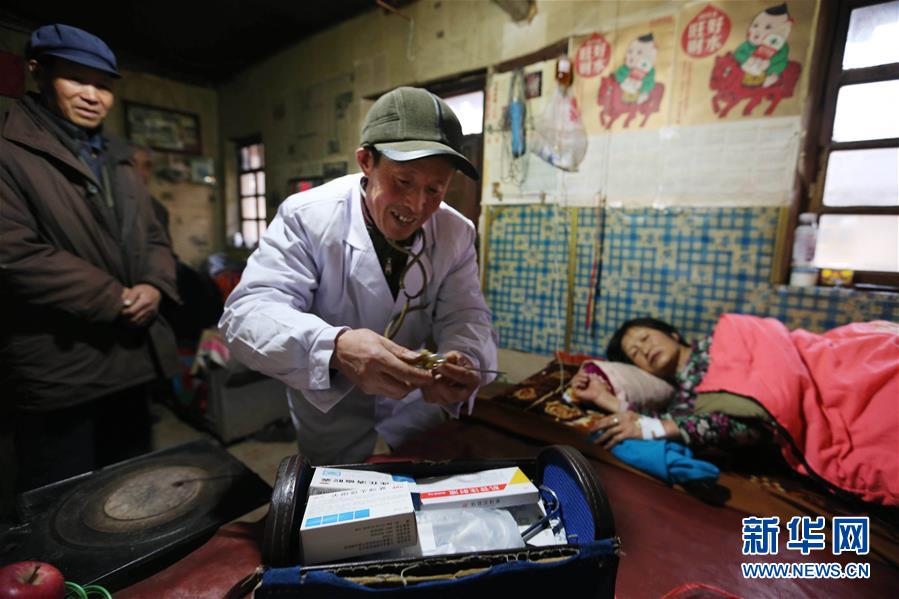 Un médecin de campagne infirme, 40 ans au service des autres