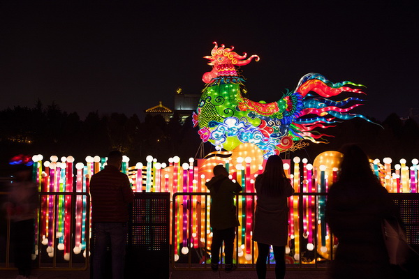 Le Festival des Lanternes du Jardin Furong des Grands Tang du Nouvel An chinois présenté six fois en quatre jours sur les émissions d'information de CCTV