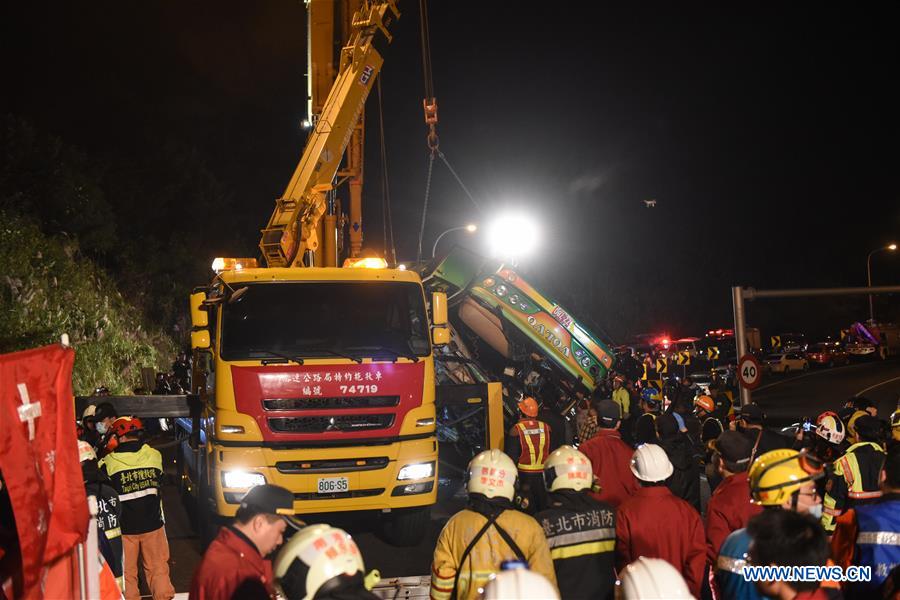 Au moins 32 morts dans un accident de car à Taiwan