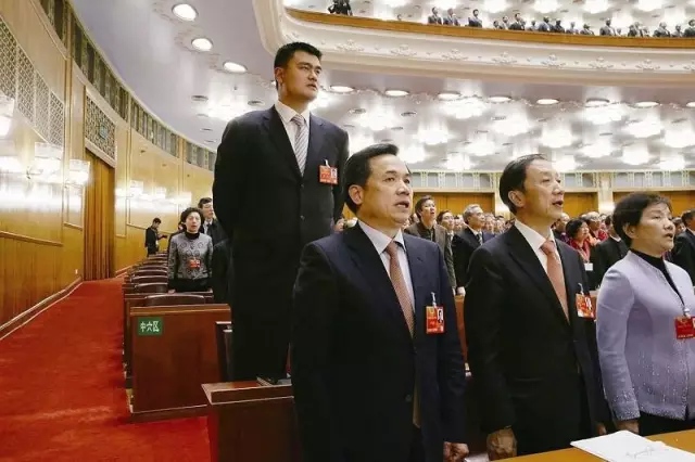 Les r?les différents de Yao Ming