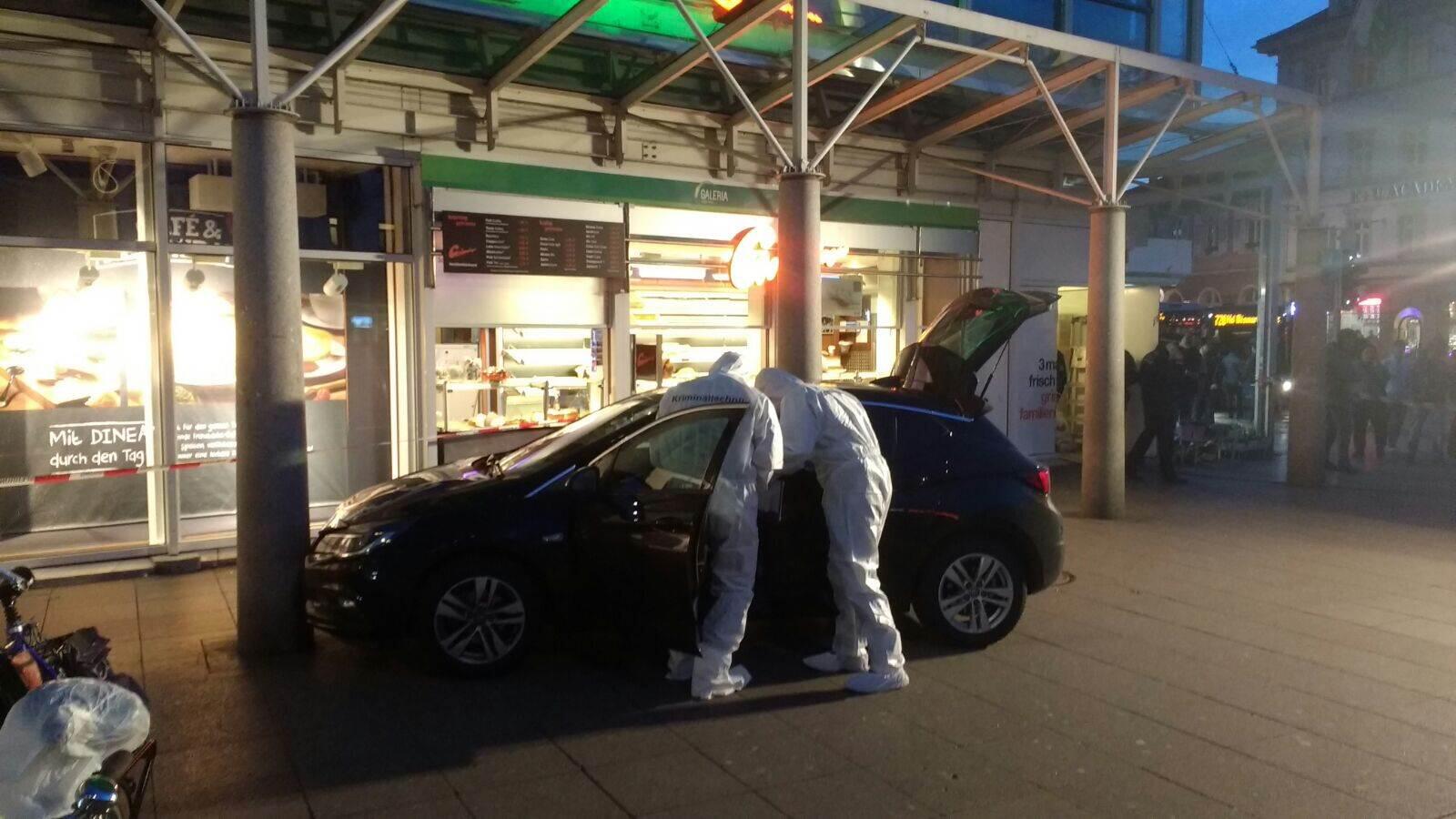 Une voiture fonce dans la foule en Allemagne, un mort et deux blessés