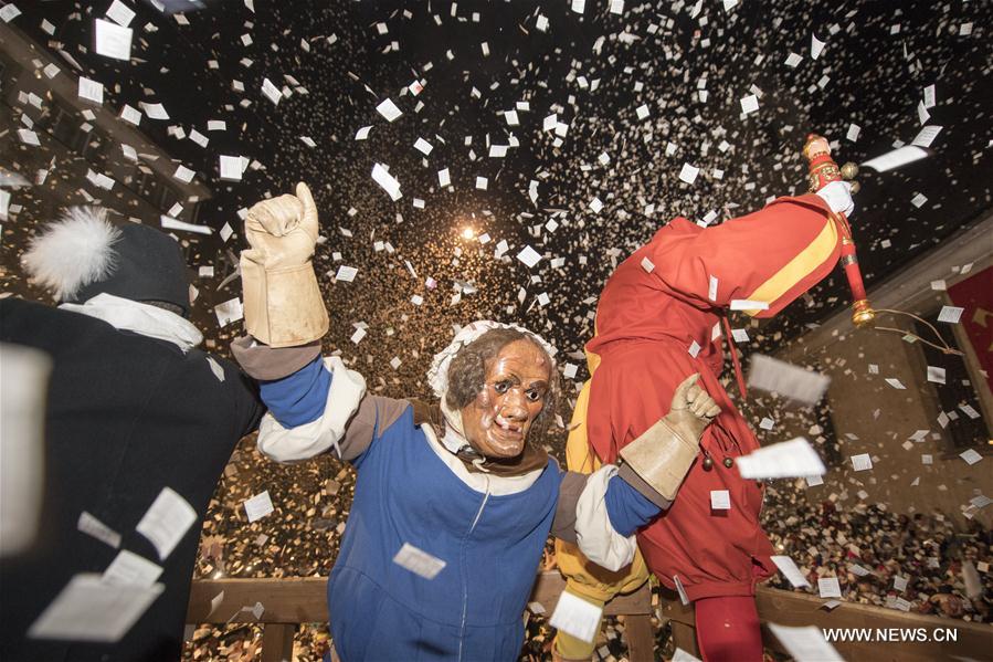 La saison du carnaval en Europe et en Amérique