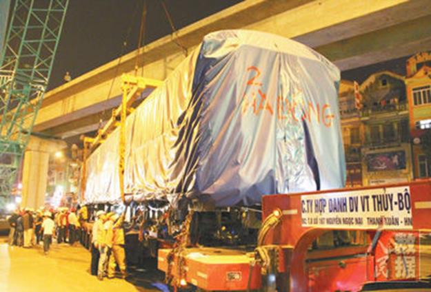 Des entreprises chinoises participent à la construction de la première voie ferrée de banlieue du Vietnam