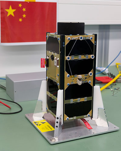 Lancement d'un satellite con?u par des étudiants chinois