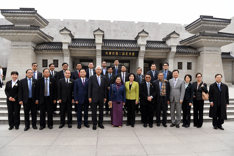 Visite du Président du Myanmar Htin Kyaw au Musée du mausolée de Qin Shihuangdi de Xi'an