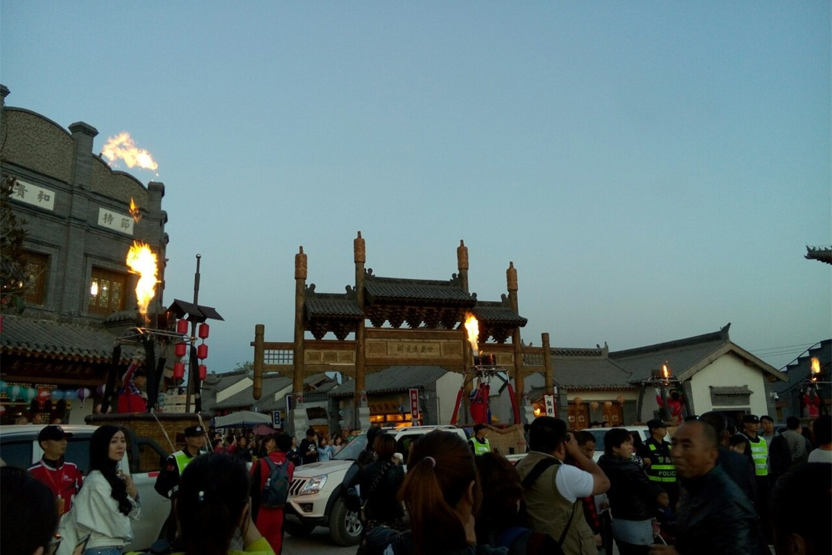 Début de la fête des montgolfières du Carnaval de l'entrep?t du Cerf Blanc de Xi'an