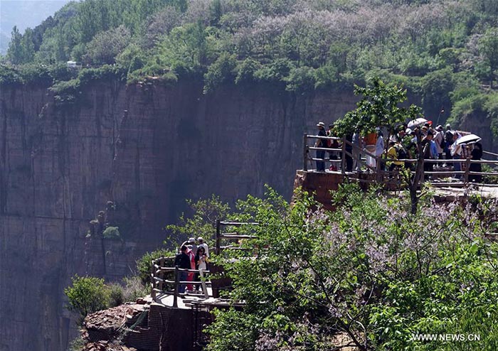 Henan : la route miraculeuse de la falaise de Guoliang 