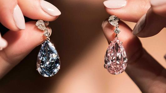 57,4 millions de Dollars ! Record d'enchères pour une paire de boucles d'oreille en diamants