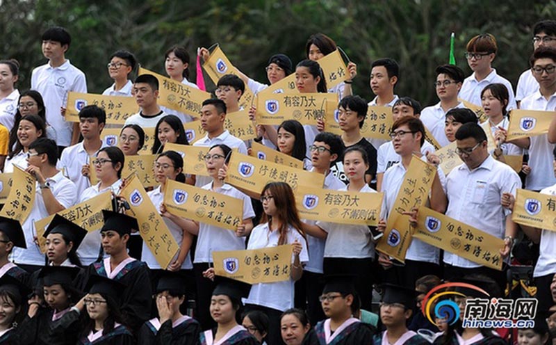 Hainan : une photo record pour 5000 dipl?més