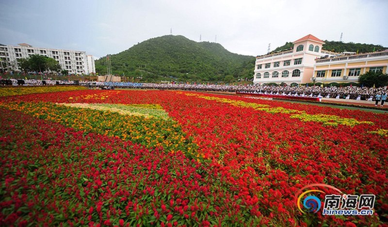 Hainan : une photo record pour 5000 dipl?més