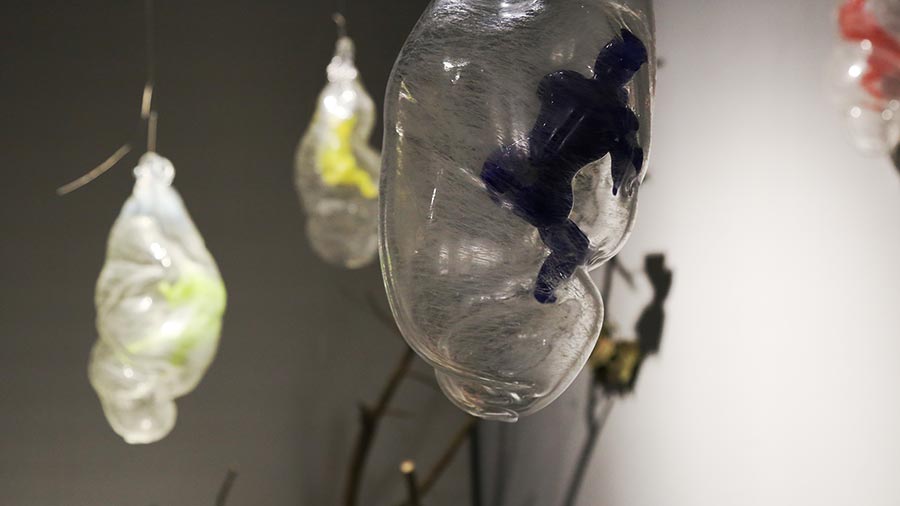 Une exposition révèle la beauté du verre à Beijing