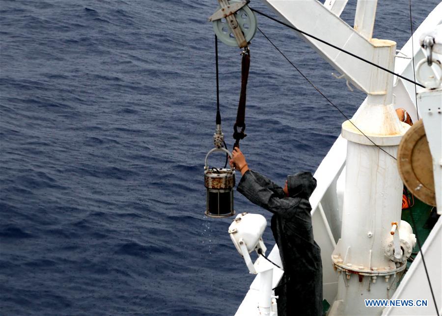 La première plongée cette année du submersible chinois Jiaolong dans la fosse de Yap