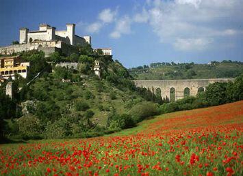 La ville italienne de Spolète bannit les voitures et les remplace par un ? métro piétonnier ?