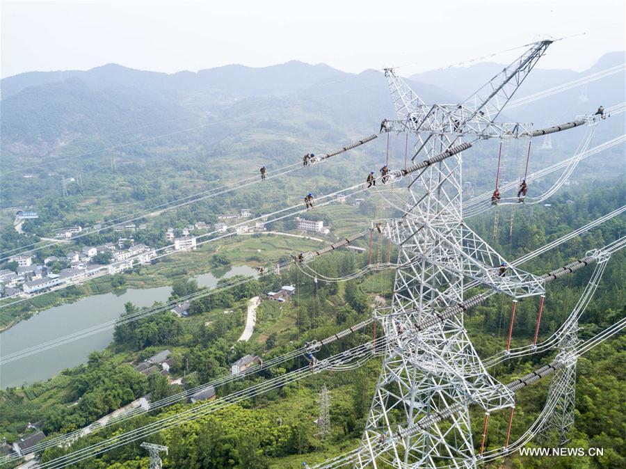 Chine : construction d'un projet de transmission d'électricité à Chongqing