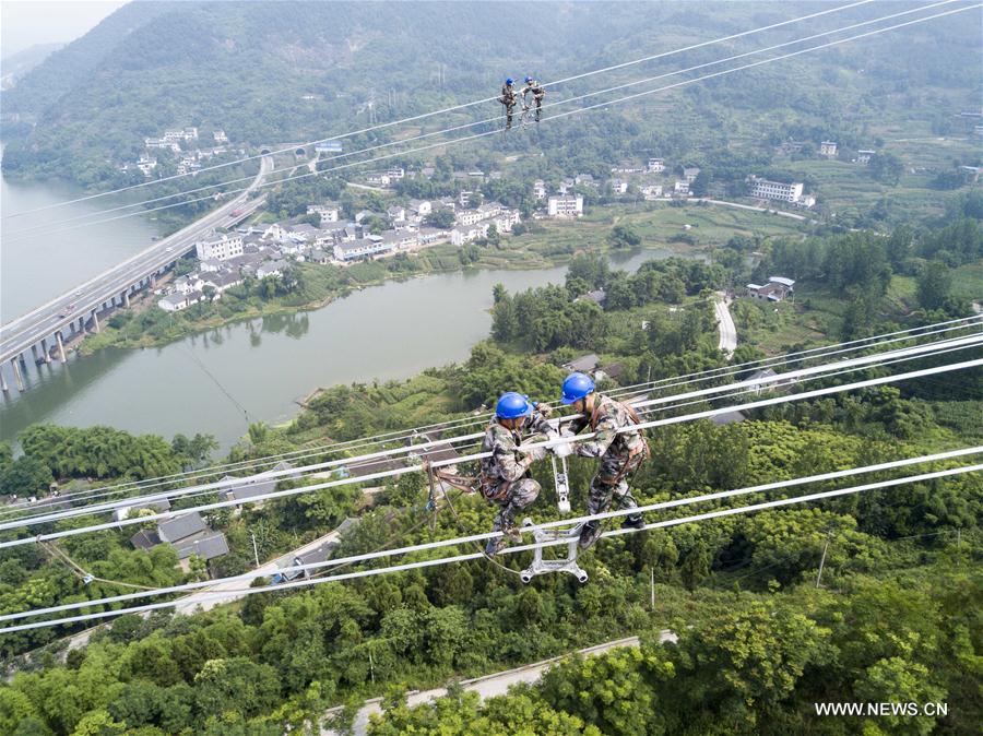 Chine : construction d'un projet de transmission d'électricité à Chongqing