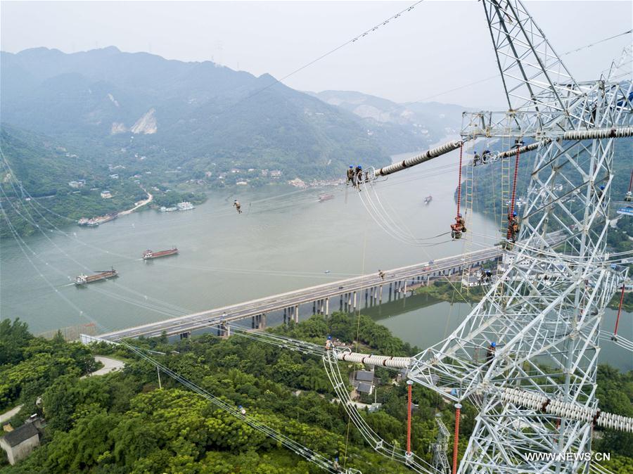 Chine : construction d'un projet de transmission d'électricité à Chongqing