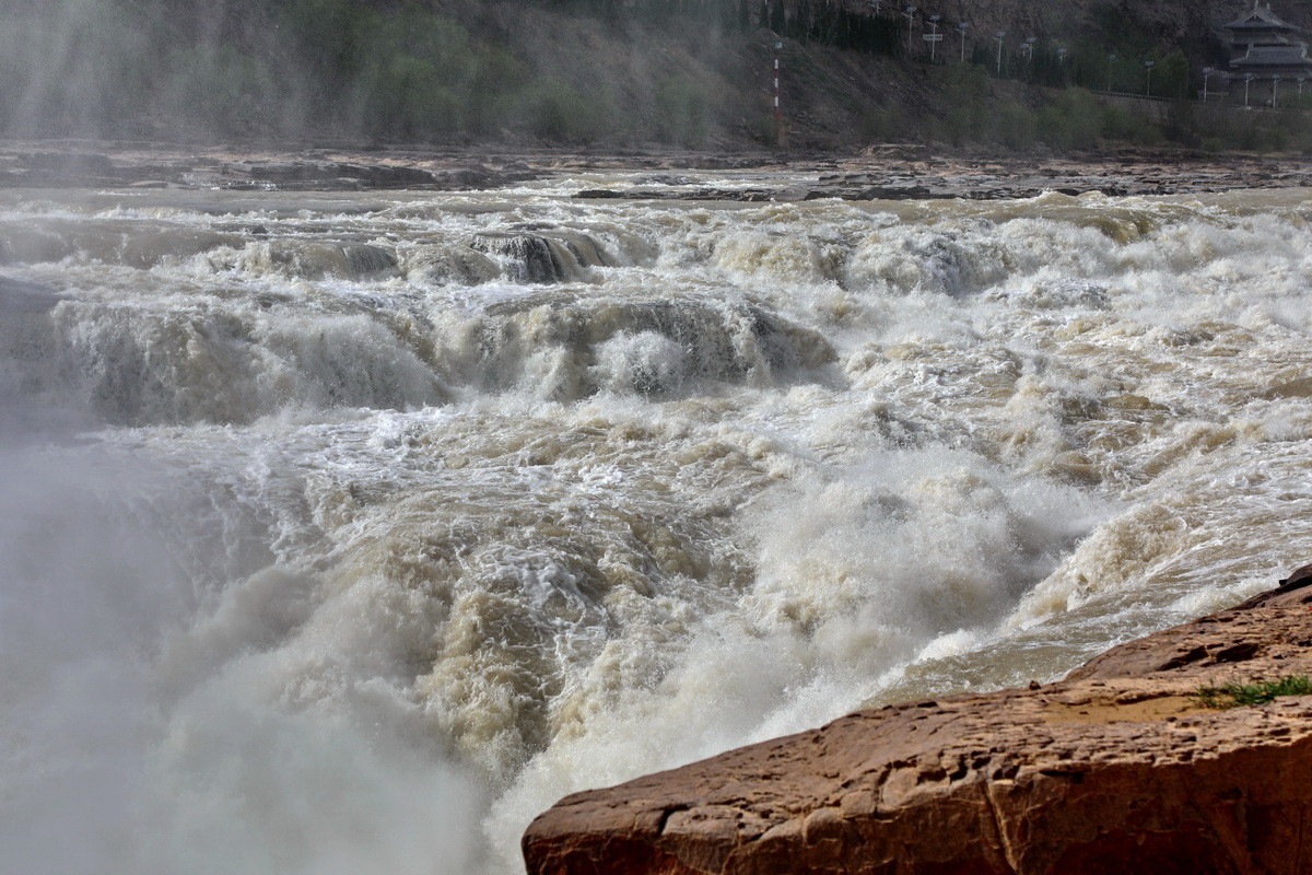 Les chutes d'eau de Hukou sont actuellement des ? chutes d'eau limpides ?