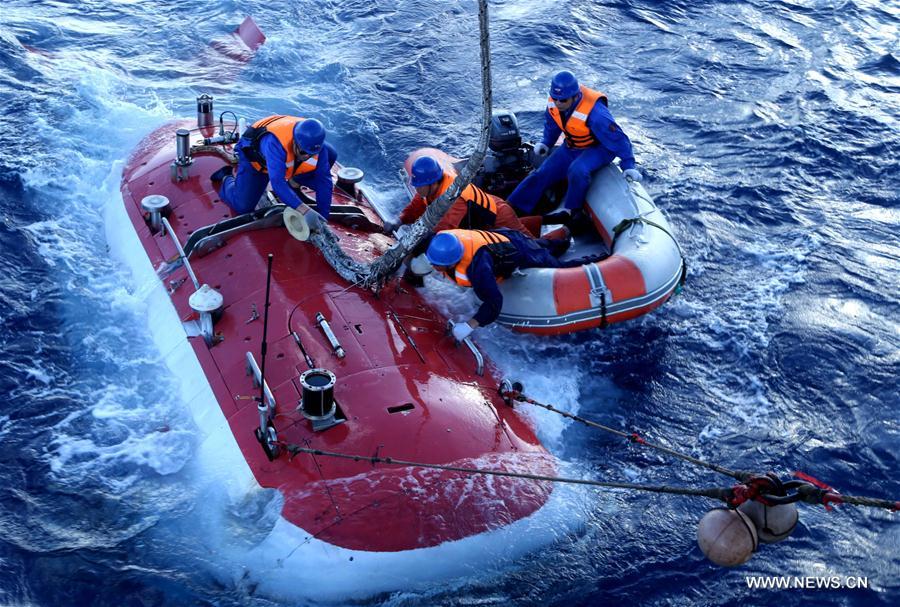 Plongée du submersible habité Jiaolong