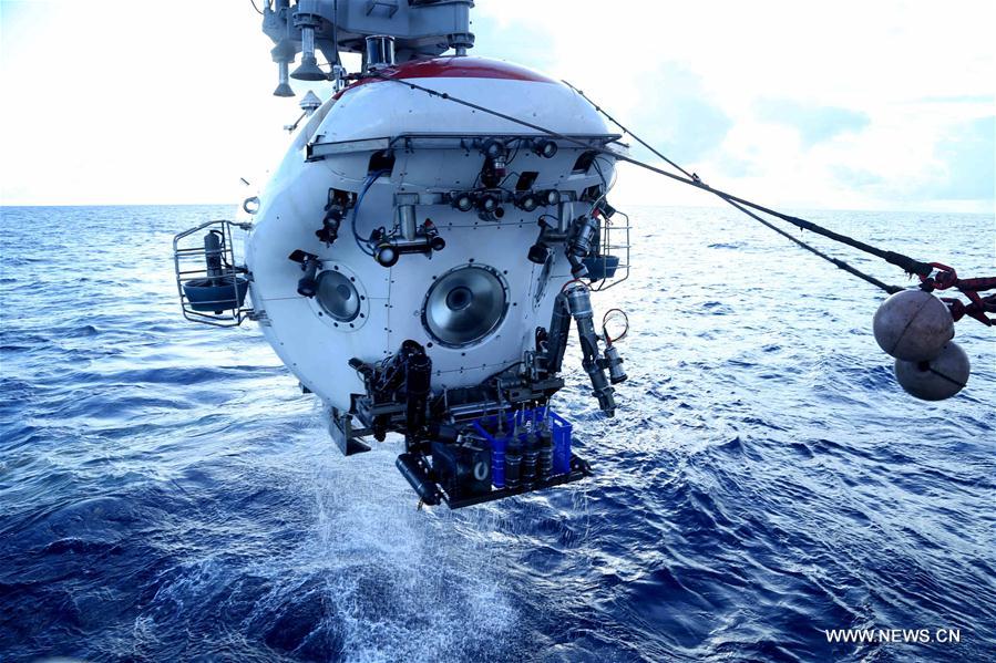 Plongée du submersible habité Jiaolong