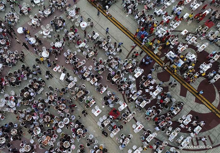 Banquet géant de homards dans l'est de la Chine