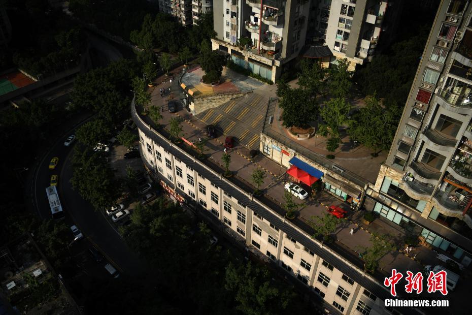 Chongqing : un trafic routier sur le toit des immeubles