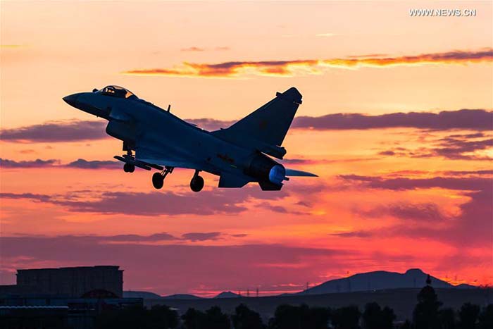 Des chasseurs chinois J-10B aux jeux militaires internationaux