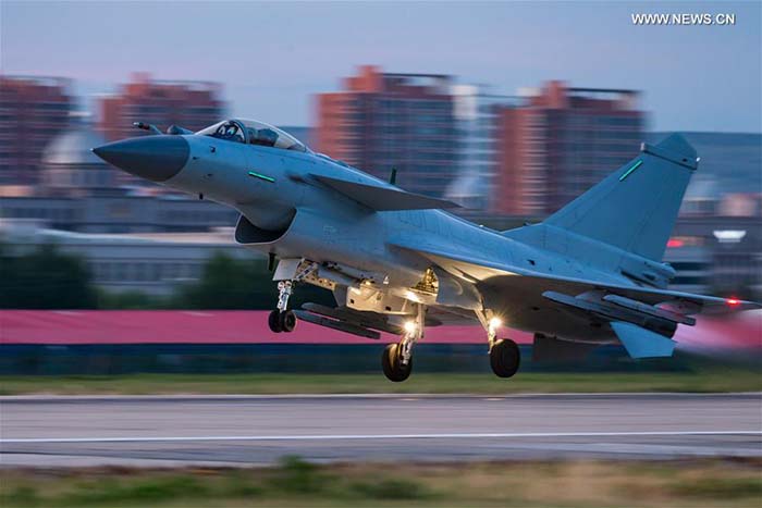 Des chasseurs chinois J-10B aux jeux militaires internationaux