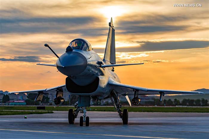 Des chasseurs chinois J-10B aux jeux militaires internationaux