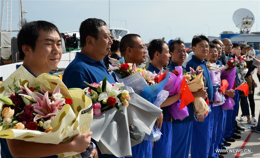 Retour du submersible chinois Jiaolong de son expédition en haute mer