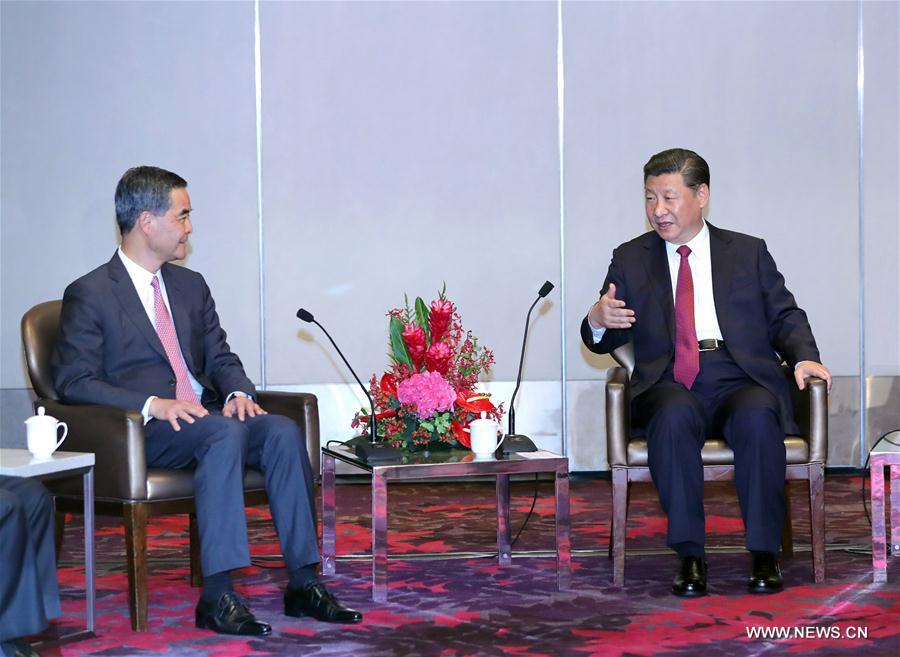 Xi Jinping rencontre le chef de l'exécutif de la RAS de Hong Kong