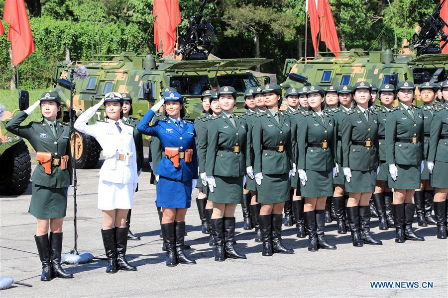 Le président chinois inspecte la garnison de l'APL à Hong Kong